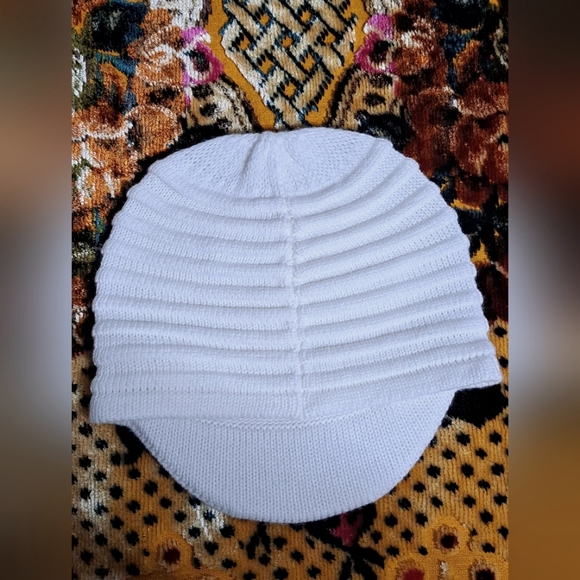 Michael Micheal Kors Cable Knit News Boy Hat Cream Color NWOT - Picture 8 of 8